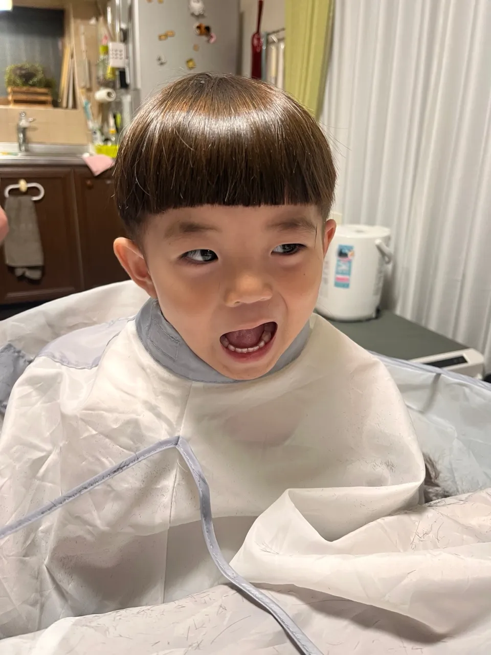 お家で散髪。ぱっつん前髪になりました!